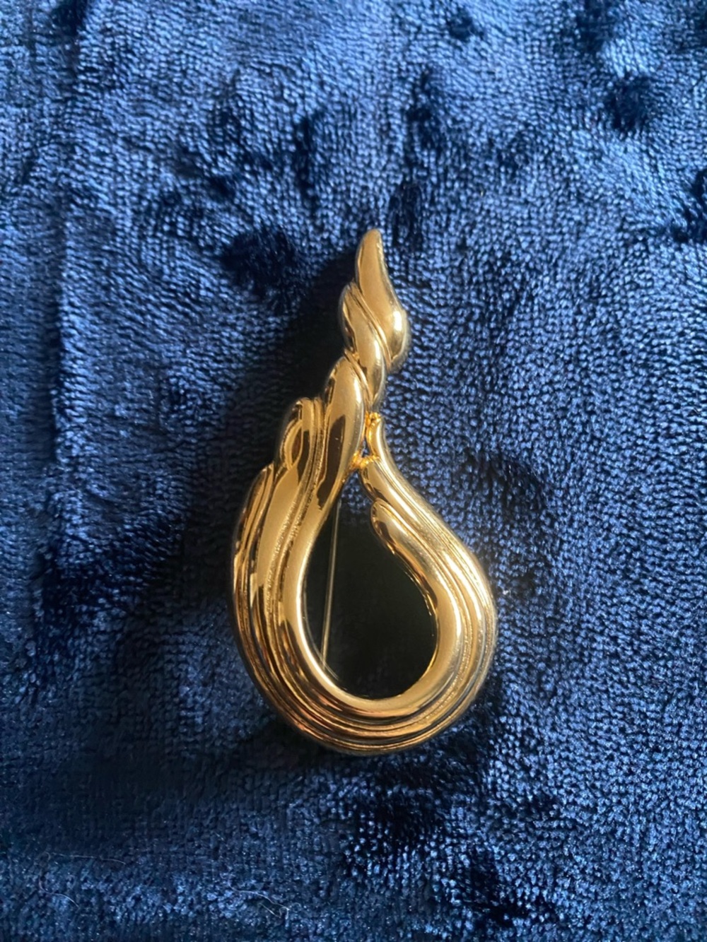 Gold Tone Swirl Teardrop Pin Brooch
